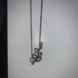 Brand new leaf necklace with pearl